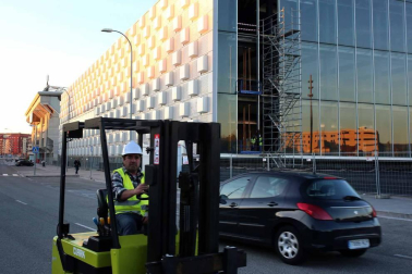 El proyecto del Navarra Arena se puso en marcha en 2009, dentro del Plan Navarra 2012. Su puesta en marcha no se ha producido hasta 3288 días después. Mucho más tarde de lo ideado.