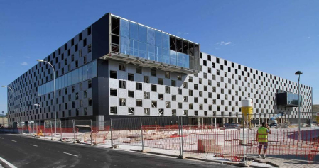 El proyecto del Navarra Arena se puso en marcha en 2009, dentro del Plan Navarra 2012. Su puesta en marcha no se ha producido hasta 3288 días después. Mucho más tarde de lo ideado.