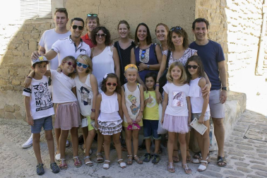 El domingo 23 de septiembre cerca de 4.000 personas se acercaron a Ujué para disfrutar del XVIII Día de la Migas. Un caldico sirvió para abrir el apetito a los visitantes que, poco después, pudieron comenzar a degustar las migas de pastor preparadas por el Mesón de las Torres, el Mesón las Migas y Pastas Urrutia.