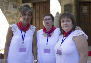 El domingo 23 de septiembre cerca de 4.000 personas se acercaron a Ujué para disfrutar del XVIII Día de la Migas. Un caldico sirvió para abrir el apetito a los visitantes que, poco después, pudieron comenzar a degustar las migas de pastor preparadas por el Mesón de las Torres, el Mesón las Migas y Pastas Urrutia.