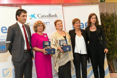 Cerca de 250 personas asistieron a este acto que contó con la presencia de la presidenta del Gobierno foral, Uxue Barkos; el delegado del Gobierno, en Navarra, José Luis Arasti; y el presidente de la Confederación de Empresarios de Navarra (CEN), José Antonio Sarría, entre otros.