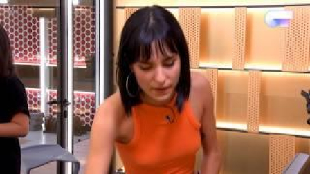 Natalia Lacunza canta 'Tainted love' en un box de la academia de 'OT'.