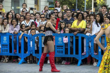 Comercios del Ensanche pamplonés celebraron este viernes, 28 de septiembre, una edición más de Ensanche la nuit