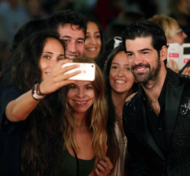 Fotografías de la alfombra roja de la gala de clausura del Festival de cine de San Sebastián