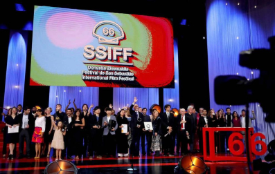 Fotografías de la alfombra roja de la gala de clausura del Festival de cine de San Sebastián