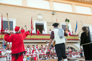 Tradicional baile durante las fiestas de la localidad navarra.