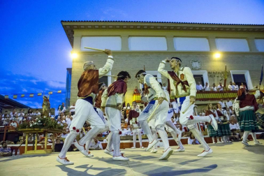 Tradicional baile durante las fiestas de la localidad navarra.