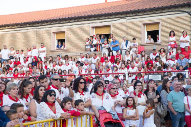 Tradicional baile durante las fiestas de la localidad navarra.