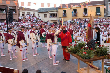 Tradicional baile durante las fiestas de la localidad navarra.