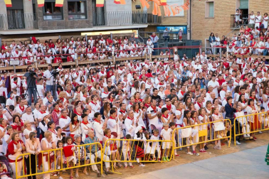 Tradicional baile durante las fiestas de la localidad navarra.