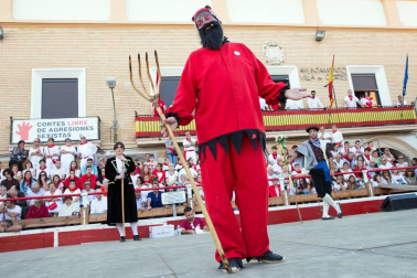 Tradicional baile durante las fiestas de la localidad navarra.