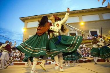 Tradicional baile durante las fiestas de la localidad navarra.