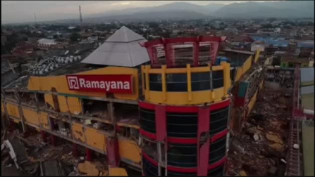 Un dron captura desde el aire la devastación en Indonesia tras el tsunami