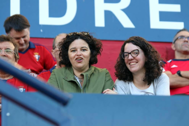 Fotos del búscate en la grada del Osasuna-Numancia