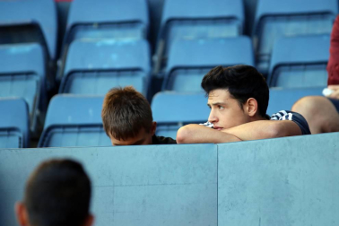 Fotos del búscate en la grada del Osasuna-Numancia