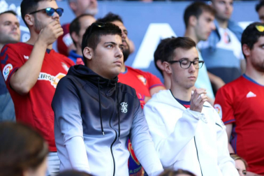Fotos del búscate en la grada del Osasuna-Numancia