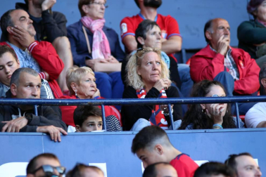 Fotos del búscate en la grada del Osasuna-Numancia