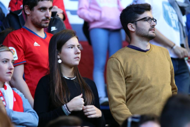 Fotos del búscate en la grada del Osasuna-Numancia