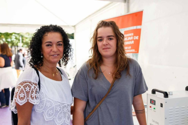 El sábado 29 de septiembre el Colegio Oficial de Farmacéuticos de Navarra (COFNA) instaló una carpa en el Paseo de Sarasate para celebrar el Día internacional del Farmacéutico. Una jornada dedicada a la salud que consiguió concitar el interés de la ciudadanía y que cumplió con su objetivo de difundir la actividad farmacéutica. Los asistentes pudieron disfrutar de análisis gratuitos, información sobre productos y métodos farmacéuticos, talleres y una exhibición de RCP.