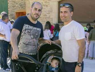 Lerga acogió la VIII fiesta de la Vendimia organizada por el consorcio turístico Tierras de Javier y en el que se pudieron degustar los excelentes caldos de la Baja Montaña de Navarra. La jornada comenzó con un kantuz que dio paso al acto de pisado de la uva y cata del primer mosto. Tras él, comenzó la esperada degustación, que estuvo animada por el grupo Puro Relajo. Los más pequeños, además, pudieron disfrutar de divertidos talleres.