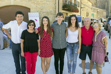Lerga acogió la VIII fiesta de la Vendimia organizada por el consorcio turístico Tierras de Javier y en el que se pudieron degustar los excelentes caldos de la Baja Montaña de Navarra. La jornada comenzó con un kantuz que dio paso al acto de pisado de la uva y cata del primer mosto. Tras él, comenzó la esperada degustación, que estuvo animada por el grupo Puro Relajo. Los más pequeños, además, pudieron disfrutar de divertidos talleres.