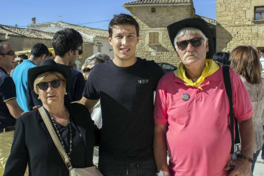 Lerga acogió la VIII fiesta de la Vendimia organizada por el consorcio turístico Tierras de Javier y en el que se pudieron degustar los excelentes caldos de la Baja Montaña de Navarra. La jornada comenzó con un kantuz que dio paso al acto de pisado de la uva y cata del primer mosto. Tras él, comenzó la esperada degustación, que estuvo animada por el grupo Puro Relajo. Los más pequeños, además, pudieron disfrutar de divertidos talleres.