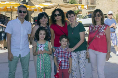 Lerga acogió la VIII fiesta de la Vendimia organizada por el consorcio turístico Tierras de Javier y en el que se pudieron degustar los excelentes caldos de la Baja Montaña de Navarra. La jornada comenzó con un kantuz que dio paso al acto de pisado de la uva y cata del primer mosto. Tras él, comenzó la esperada degustación, que estuvo animada por el grupo Puro Relajo. Los más pequeños, además, pudieron disfrutar de divertidos talleres.