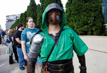 La locura por el cómic y la ficción se desató este jueves en la Gran Manzana en la primera de las cuatro jornadas del Comic Con de Nueva York, un evento que atrae de cientos de miles de seguidores, así como estrellas de la televisión y el cine y las principales editoriales y productoras del género.
