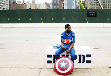 La locura por el cómic y la ficción se desató este jueves en la Gran Manzana en la primera de las cuatro jornadas del Comic Con de Nueva York, un evento que atrae de cientos de miles de seguidores, así como estrellas de la televisión y el cine y las principales editoriales y productoras del género.