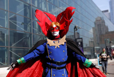 La locura por el cómic y la ficción se desató este jueves en la Gran Manzana en la primera de las cuatro jornadas del Comic Con de Nueva York, un evento que atrae de cientos de miles de seguidores, así como estrellas de la televisión y el cine y las principales editoriales y productoras del género.