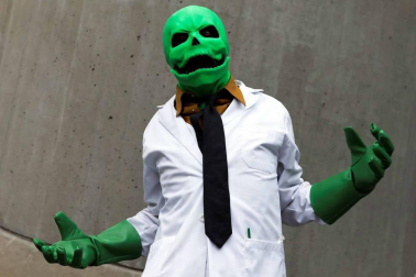 La locura por el cómic y la ficción se desató este jueves en la Gran Manzana en la primera de las cuatro jornadas del Comic Con de Nueva York, un evento que atrae de cientos de miles de seguidores, así como estrellas de la televisión y el cine y las principales editoriales y productoras del género.