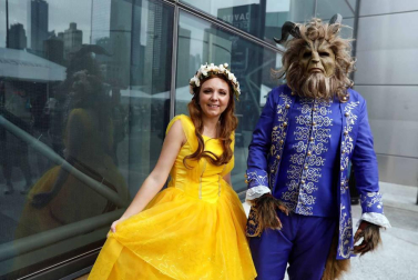 La locura por el cómic y la ficción se desató este jueves en la Gran Manzana en la primera de las cuatro jornadas del Comic Con de Nueva York, un evento que atrae de cientos de miles de seguidores, así como estrellas de la televisión y el cine y las principales editoriales y productoras del género.