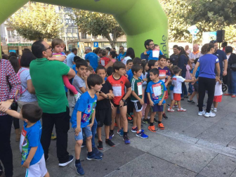 Celebración del Día Europeo del Autismo en la plaza del Castillo de Pamplona. I Carrera de Gateo por el Autismo y V Carrera Solidaria de ANA