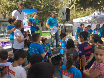 Celebración del Día Europeo del Autismo en la plaza del Castillo de Pamplona. I Carrera de Gateo por el Autismo y V Carrera Solidaria de ANA
