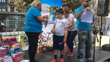Celebración del Día Europeo del Autismo en la plaza del Castillo de Pamplona. I Carrera de Gateo por el Autismo y V Carrera Solidaria de ANA
