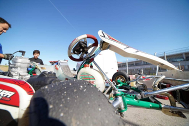 Fotos del piloto de karting Javier Lara en Los Arcos, junto a su padre, José Manuel.