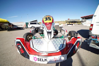 Fotos del piloto de karting Javier Lara en Los Arcos, junto a su padre, José Manuel.
