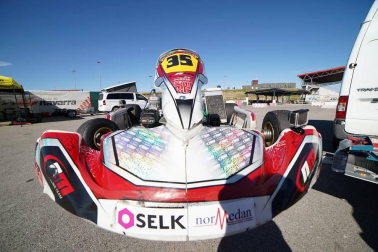 Fotos del piloto de karting Javier Lara en Los Arcos, junto a su padre, José Manuel.
