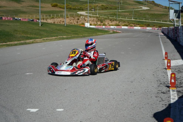 Fotos del piloto de karting Javier Lara en Los Arcos, junto a su padre, José Manuel.