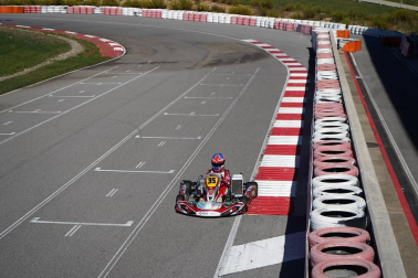 Fotos del piloto de karting Javier Lara en Los Arcos, junto a su padre, José Manuel.