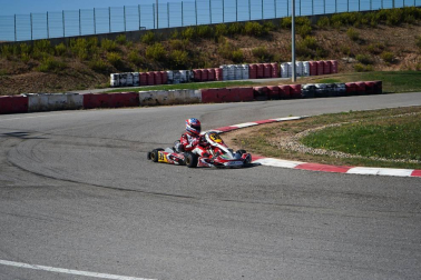 Fotos del piloto de karting Javier Lara en Los Arcos, junto a su padre, José Manuel.