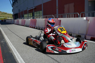 Fotos del piloto de karting Javier Lara en Los Arcos, junto a su padre, José Manuel.