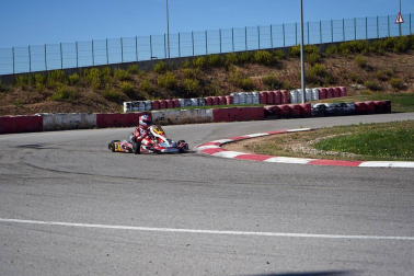 Fotos del piloto de karting Javier Lara en Los Arcos, junto a su padre, José Manuel.