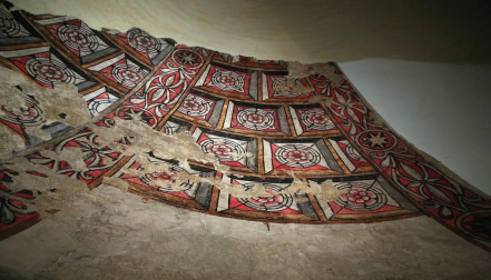 Arsus Paper ya está colocando en la iglesia la reproducción de sus pinturas murales