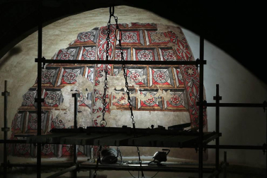 Arsus Paper ya está colocando en la iglesia la reproducción de sus pinturas murales