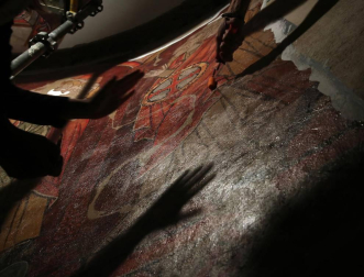 Arsus Paper ya está colocando en la iglesia la reproducción de sus pinturas murales