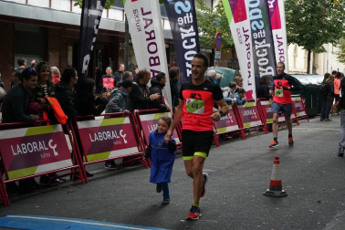 Imágenes de la V edición de la Carrera Solidaria Navarra que recauda fondos para Anfas