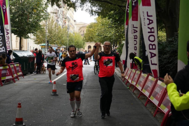 Imágenes de la V edición de la Carrera Solidaria Navarra que recauda fondos para Anfas