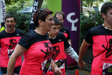 Imágenes de la V edición de la Carrera Solidaria Navarra que recauda fondos para Anfas