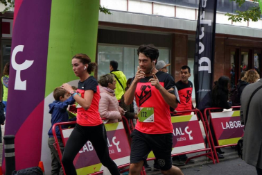Imágenes de la V edición de la Carrera Solidaria Navarra que recauda fondos para Anfas
